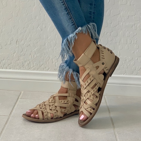 Leather Buckle Studs Detailed Gladiator Sandal - Picture 5 of 8